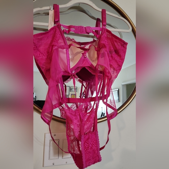 GORGEOUS LINGERIE - Picture 2 of 5